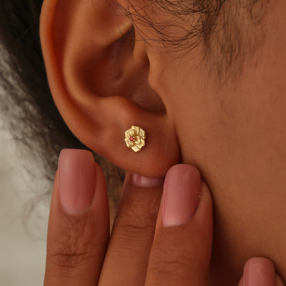 Wholesale Copper Retro Flower Style Earrings For Women With Electroplating Treatment