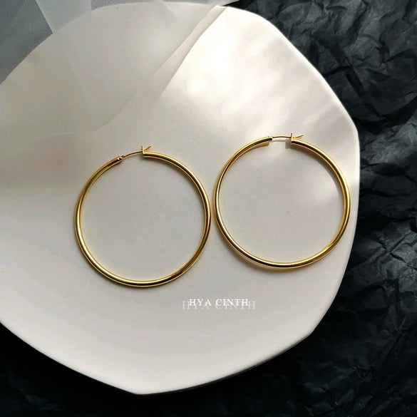 Wholesale Copper Simple Geometric Round Hollow Earrings For Women With Real Gold Plating