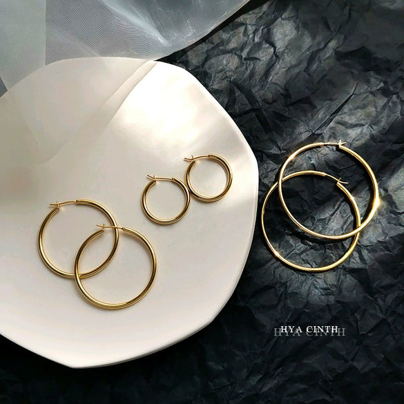 Wholesale Copper Simple Geometric Round Hollow Earrings For Women With Real Gold Plating