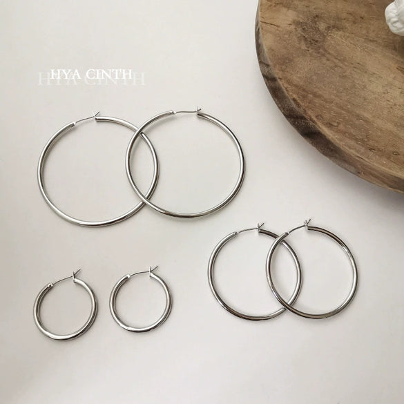 Wholesale Copper Simple Geometric Round Hollow Earrings For Women With Real Gold Plating