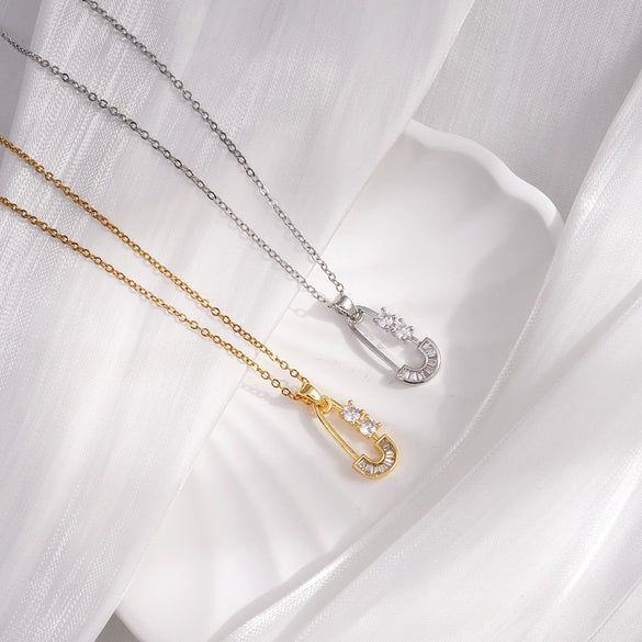 Wholesale Copper Titanium Steel Ochain Necklace For Women With Microinlaid Zircon Paper Clip Pendant Light Luxury Geometric Electroplated Style