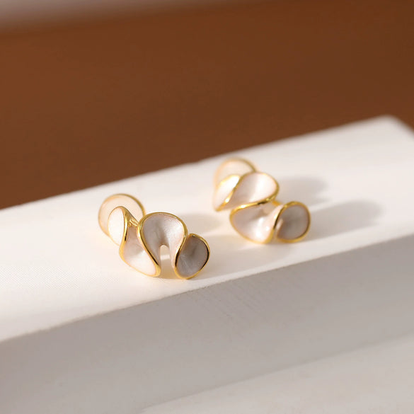 Wholesale Copper Women's Light Luxury Flower Geometric Electroplated Pleated Metal Ear Clip Earrings