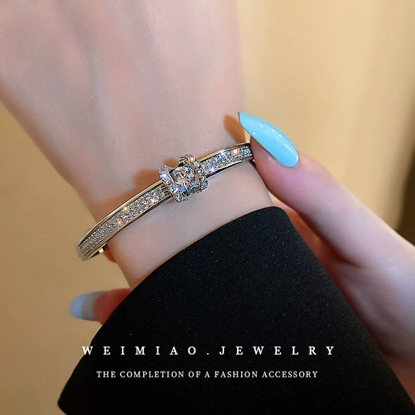 Wholesale Copper Zircon Letter Bracelet Gold Electroplated For Women Cool Style