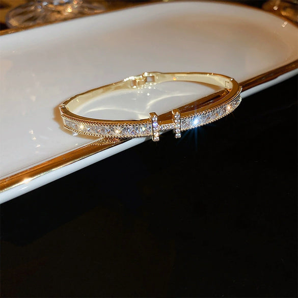 Wholesale Copper Zircon Letter Bracelet Gold Electroplated For Women Cool Style