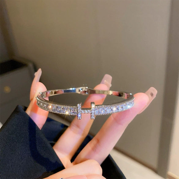 Wholesale Copper Zircon Letter Bracelet Gold Electroplated For Women Cool Style