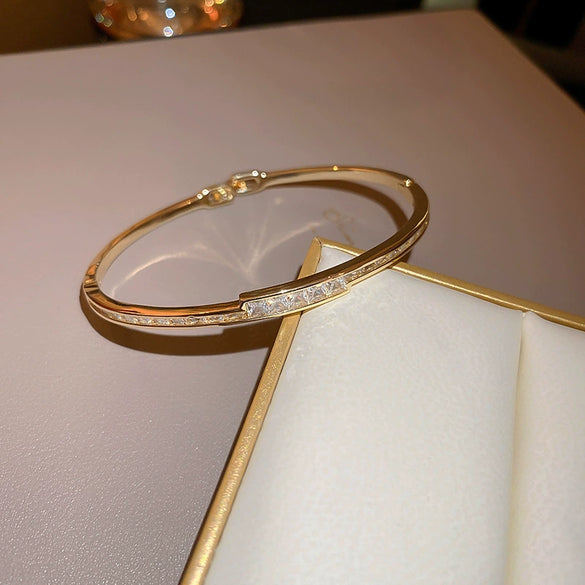 Wholesale Copper Zircon Letter Bracelet Gold Electroplated For Women Cool Style
