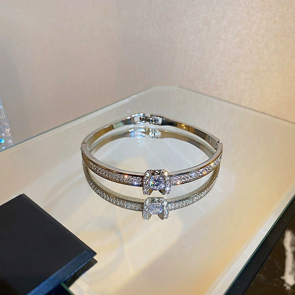 Wholesale Copper Zircon Letter Bracelet Gold Electroplated For Women Cool Style