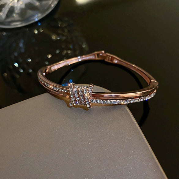 Wholesale Copper Zircon Letter Bracelet Gold Electroplated For Women Cool Style