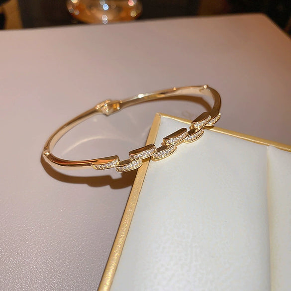 Wholesale Copper Zircon Letter Bracelet Gold Electroplated For Women Cool Style