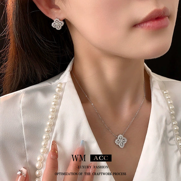 Wholesale Copper Zirconia Flower Hollow Women's Highend Clavicle Necklace