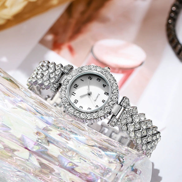 Wholesale Diamond Bracelet Quartz Watch Alloy Material Round Shape Leisure Style