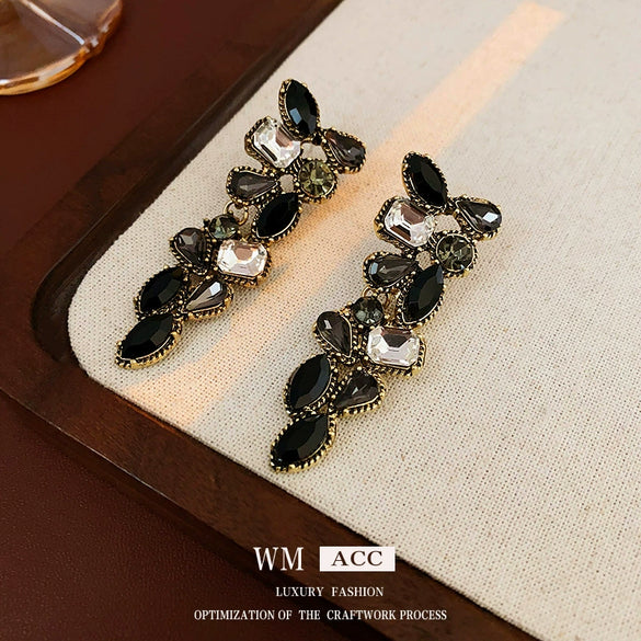 Wholesale Diecast Zirconembedded Geometric Water Drop Clavicle Necklace With Electroplating Treatment