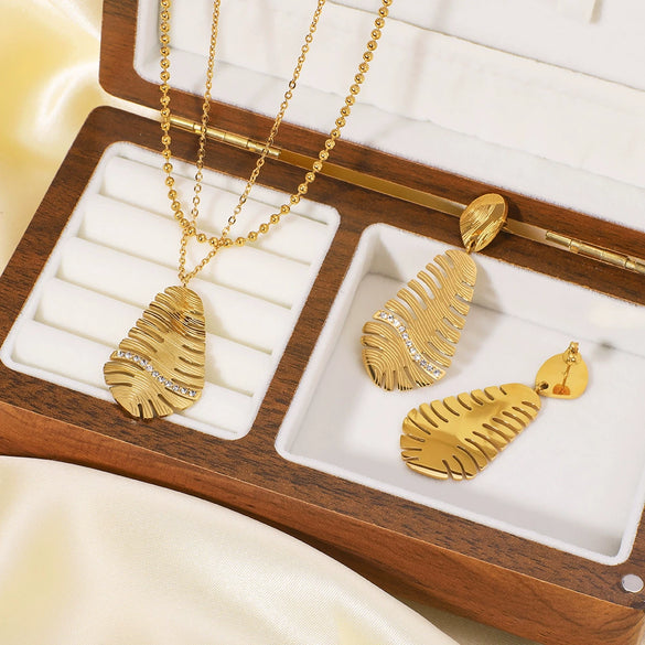 Wholesale Double Layer Leaf Pendant Stainless Steel Jewelry Set For Women With 18K Gold Plated Vacuum Plating And Geometric Design