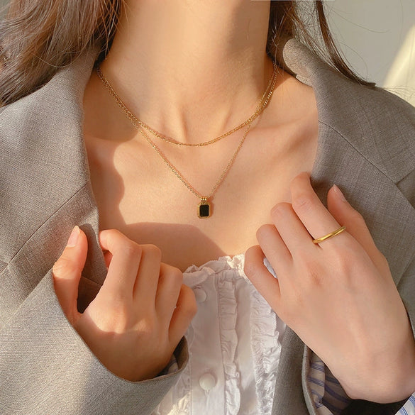 Wholesale Doublelayer Electroplated Black Titanium Steel Heart Shape Pendant Necklace With O Word Chain Unisex Light Luxury Hiphop Trendy Accessory