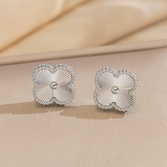 Wholesale Doublesided Laser Electroplated Titanium Steel Necklace With Fourleaf Clover Heart Water Drop Bell Patterns Unisex Light Luxury Geometric Jewelry