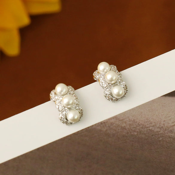 Wholesale Ear Jewelry French Retro Style Geometric Cshaped Copper Electroplating Zircon Pearl Earrings