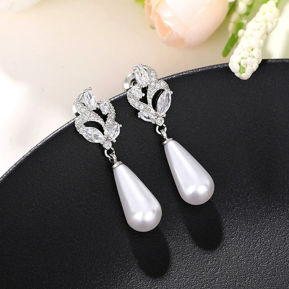 Wholesale Earrings Copper Imitation Pearl Dropshaped Flower Geometric Simple Style Women's