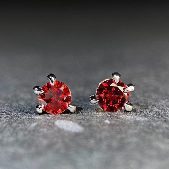Wholesale Earrings 925 Pure Silver Moissanite Dragon Claw Hiphop Animals Zodiac Style