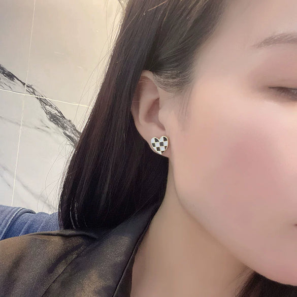 Wholesale Earrings 925 Sterling Silver Vintage Black And White Plaid Love Oil Drop Heartshaped Electroplated Geometric Style