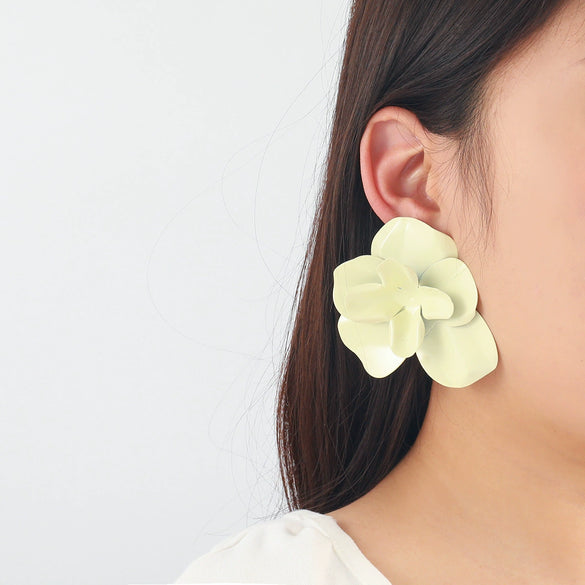 Wholesale Earrings Zinc Alloy Flower Dripping Oil Design