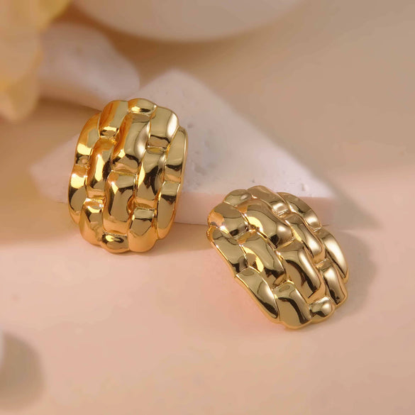 Wholesale Electroplated Stainless Steel Women's Earrings With Heart Shape And Geometric Pattern Glossy Plaid Love Thread Polish Finish