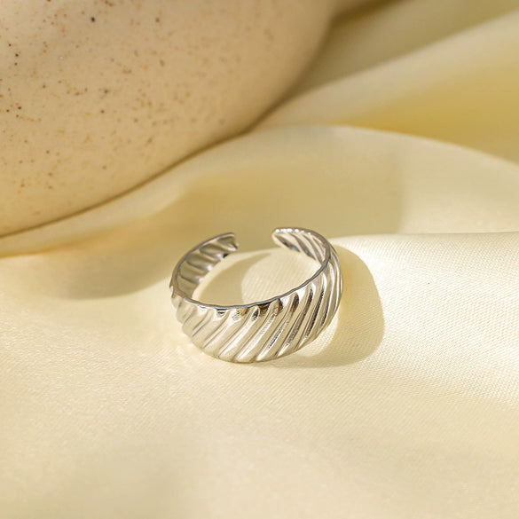 Wholesale Electroplated Titanium Steel Geometric Heart Flower Wave Shape Opening Adjustable Hollow Ring For Women