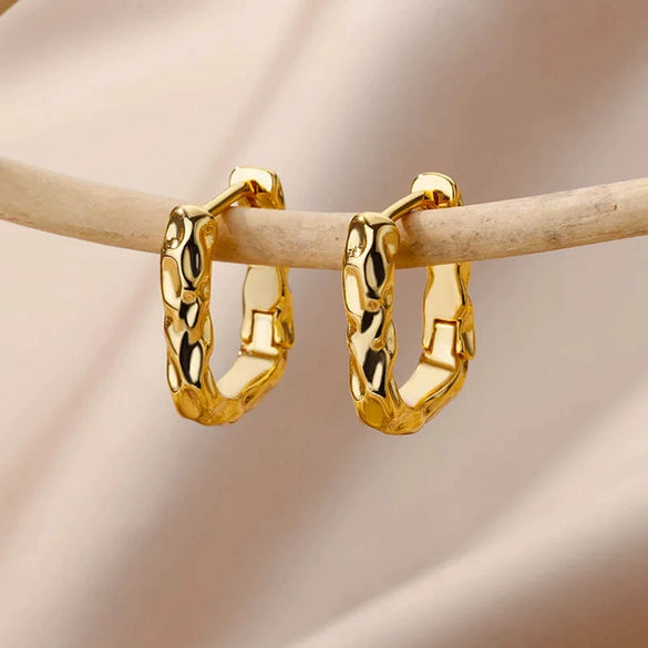 Wholesale Elegant Classy Waveshaped Earrings Copper Gold Plated With Artificial And Semiprecious Stones Electroplated