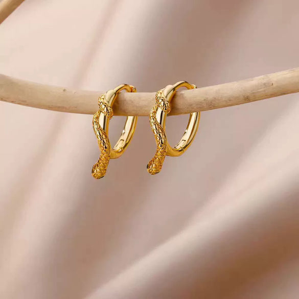 Wholesale Elegant Classy Waveshaped Earrings Copper Gold Plated With Artificial And Semiprecious Stones Electroplated