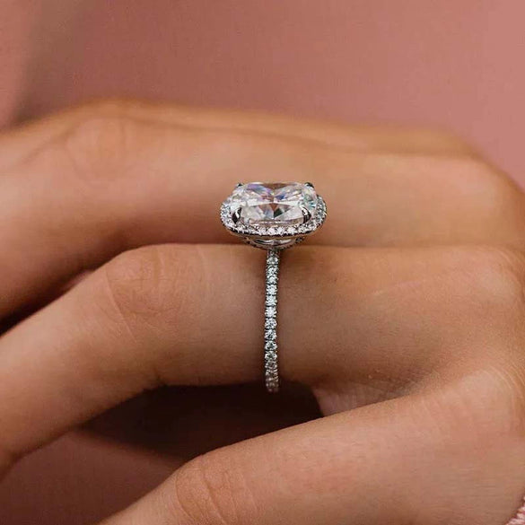 Wholesale Elegant Geometric Copper Wedding Ring Inlaid Zircon For Women Dove Eggshaped Oval Props For Photo Studio