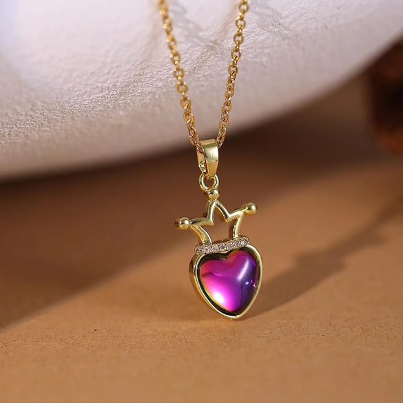 Wholesale Elegant Heart Shape Crown Copper Plating Inlay 18K Gold Plated Glass Zircon Pendant Necklace