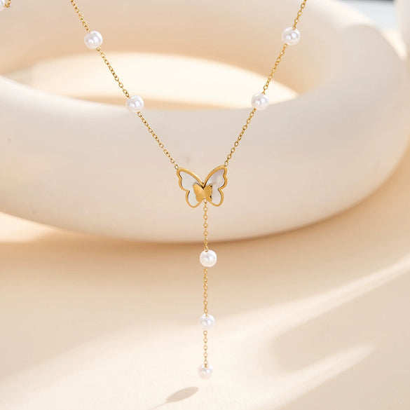 Wholesale Elegant Minimalist Geometric Pearl Necklace With Butterfly Pendant For Women Electroplated Calendering Chain