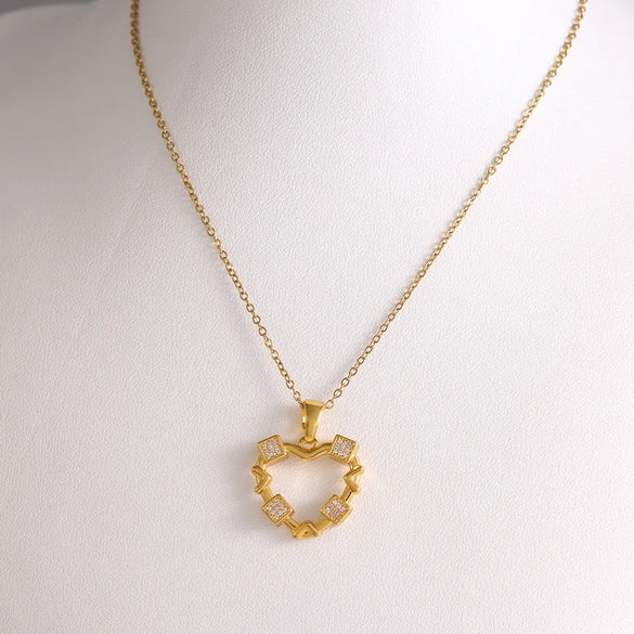 Wholesale Elegant Simple Style Shiny Heart Shape 304 Stainless Steel Copper Plating Inlay 18K Gold Plated Zircon Pendant Necklace