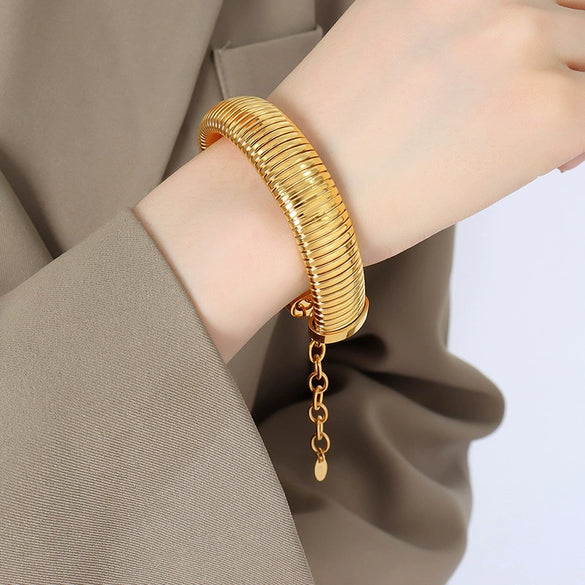 Wholesale Exaggerated Design Personality Fashion Jewelry Set For Women Titanium Steel Gold Plated With Snake Bone Chain