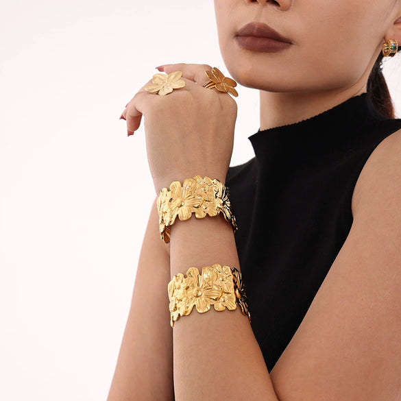 Wholesale Exaggerated Flower Petal Opening Bracelet Stainless Steel 18K Gold Plated Electroplated