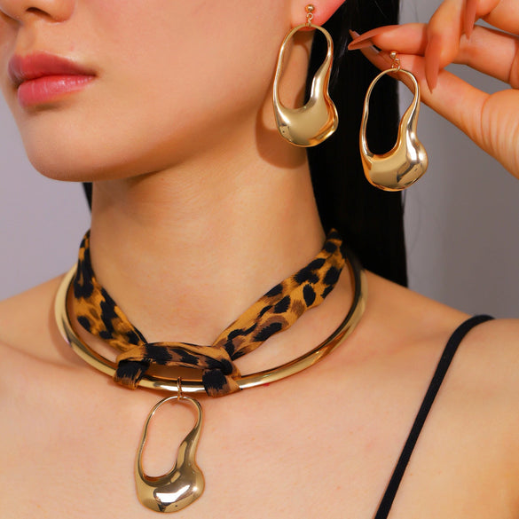 Wholesale Exaggerated Geometric Iron Electroplated Earrings And Necklaces For Women