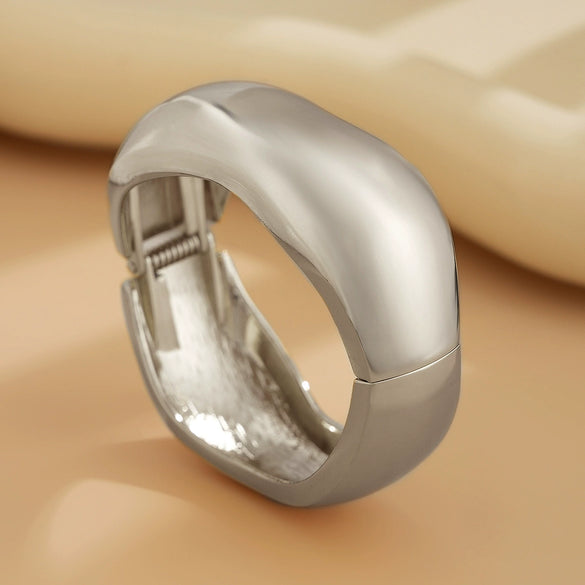 Wholesale Exaggerated Geometric Metal Electroplated Fashion Bracelet