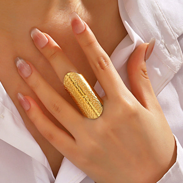 Wholesale Exaggerated Geometric Wide Face Ring In Stainless Steel With Hammer Pattern And Electroplating For Men And Women