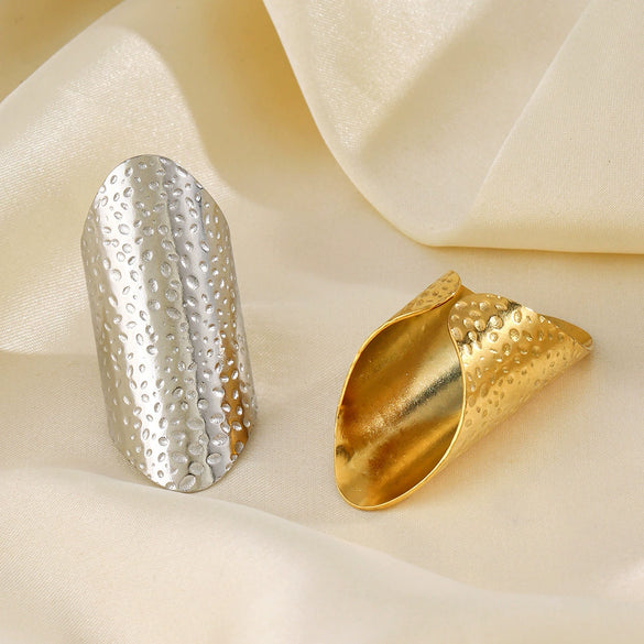 Wholesale Exaggerated Geometric Wide Face Ring In Stainless Steel With Hammer Pattern And Electroplating For Men And Women