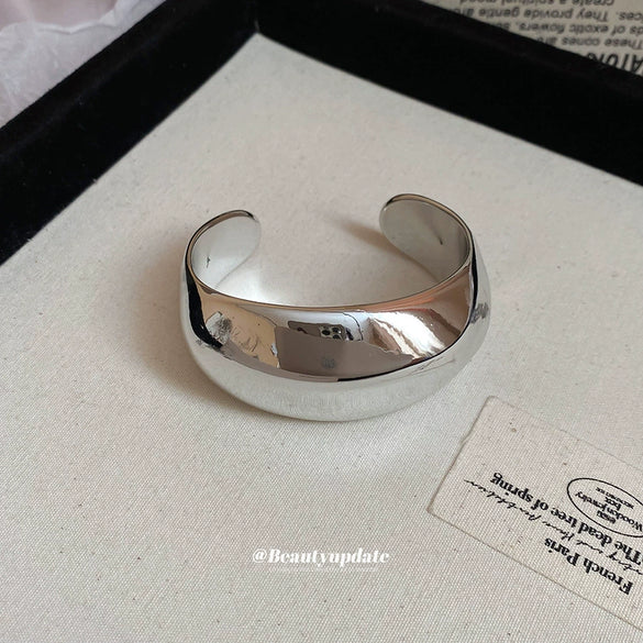 Wholesale Exaggerated Irregular Geometric Smooth Twisted Open Bracelet In Mixed Materials With Electroplating