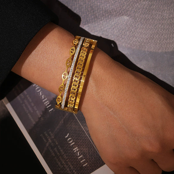 Wholesale Exaggerated Light Luxury Titanium Steel Bracelet With Japanese Buckle And Sticky Drill Electroplated 18K Gold Colorfree