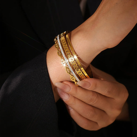 Wholesale Exaggerated Light Luxury Titanium Steel Bracelet With Japanese Buckle And Sticky Drill Electroplated 18K Gold Colorfree