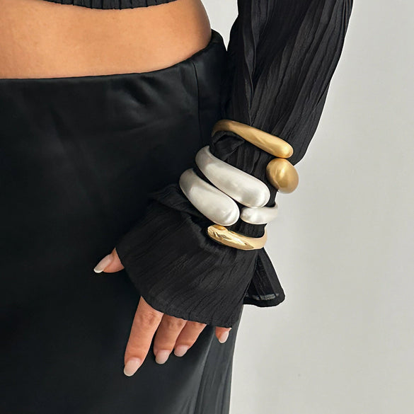 Wholesale Exaggerated Metal Electroplated Women's Irregular Water Drop Bracelet