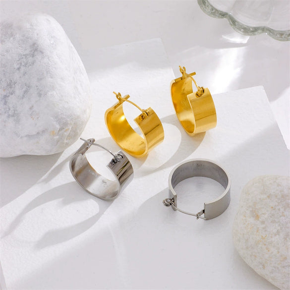 Wholesale Exaggerated Round Ear Buckle Earrings In Advanced Cold Style Titanium Steel Geometric Pattern
