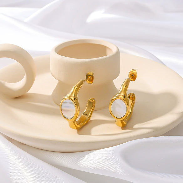 Wholesale Exquisite Stainless Steel Women's Earrings With French Retro Court Style Concave And Convex Inlaid White Shellfish C Shaped 18K Vacuum Plated In Furnace Geometric Pattern