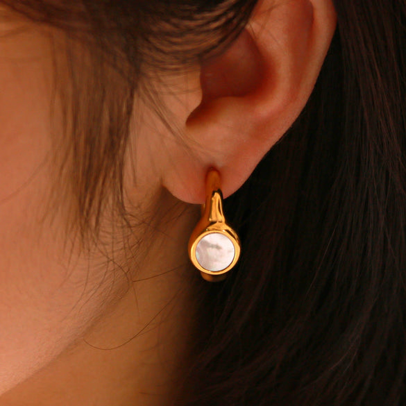 Wholesale Exquisite Stainless Steel Women's Earrings With French Retro Court Style Concave And Convex Inlaid White Shellfish C Shaped 18K Vacuum Plated In Furnace Geometric Pattern