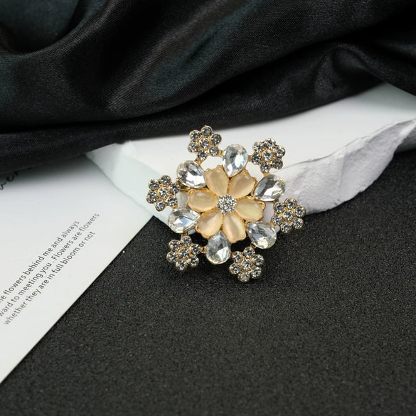 Wholesale Fashion Colored Diamond Snowflake Flower Zinc Alloy Brooch With Electroplating