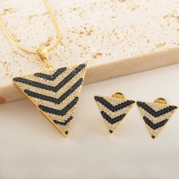 Wholesale Fashion Commuter Copper Goldplated Geometric Heartshaped Pendant Necklace And Earring Set