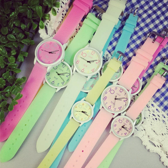 Wholesale Fashion Couple Quartz Watch Female Student Simple Silicone Luminous Candy Color Jelly Style Round Dial Metal Case Stainless Steel Clasp Watch