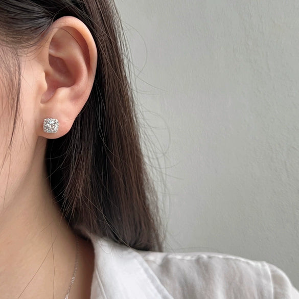 Wholesale Fashion Elegant Luxury Silver Ear Stud Earrings With Geometric Design And Electroplating