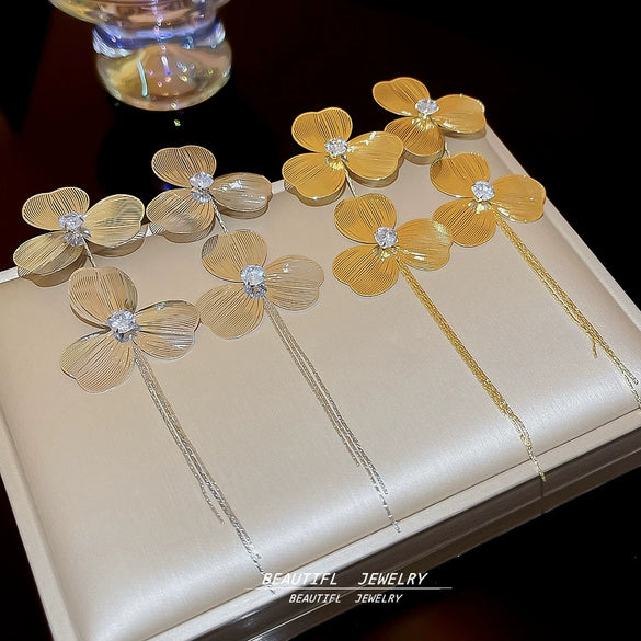 Wholesale Fashion Exaggerated Women's Flower Earrings Copper With Diamond Design